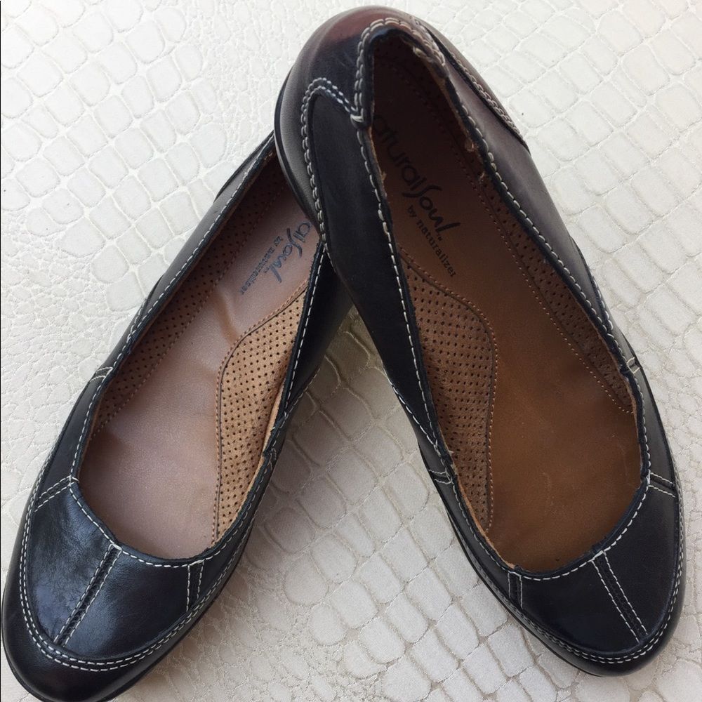 Naturalizer leather black shoes, brand new, never worn, excellent condition, 6